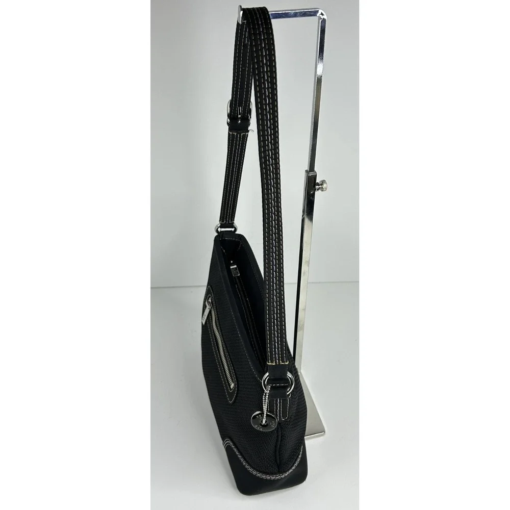 The SAK Black Waffle Structured Purse Medium Single Strap Pockets‎